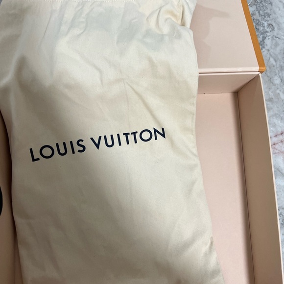 Sling bag. Luis Vuitton. - Picture 7 of 9